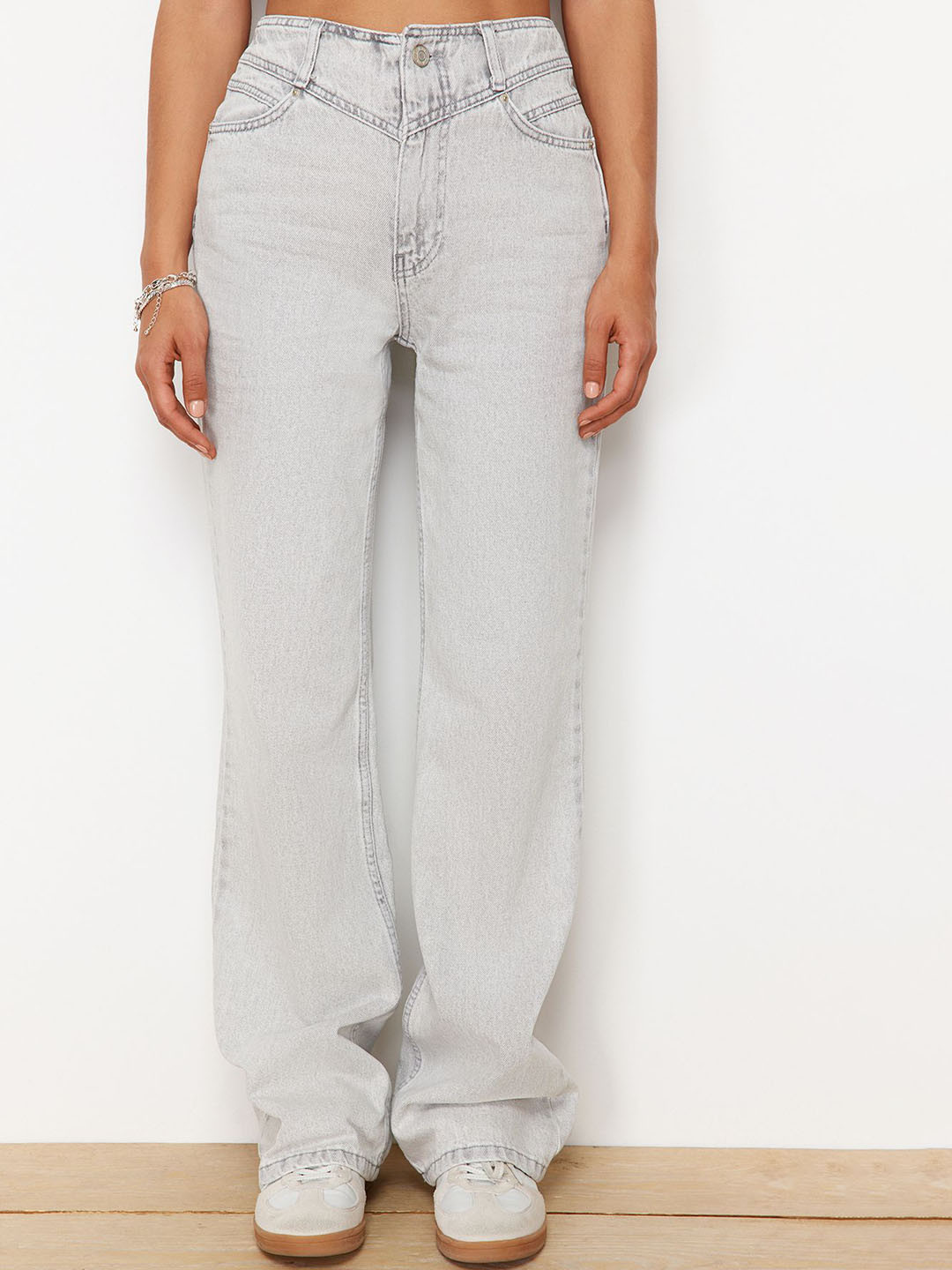 Trendyol Women Mid-Rise Clean Look Heavy Fade Whiskers Cotton Jean