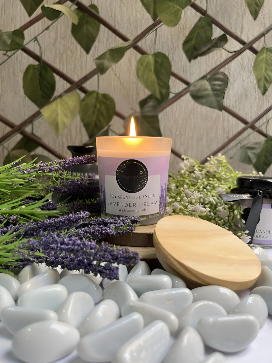 Wrapped up Love Essential Oil 1 Wick Lavender Dream Floral Geometric Regular Jar Candles