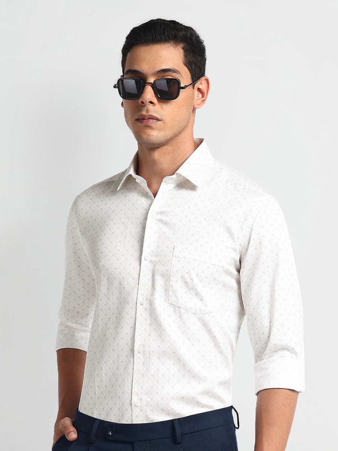 Arrow Auto Press Slim Fit Geometric Printed Spread Collar Twill Weave Cotton Formal Shirt