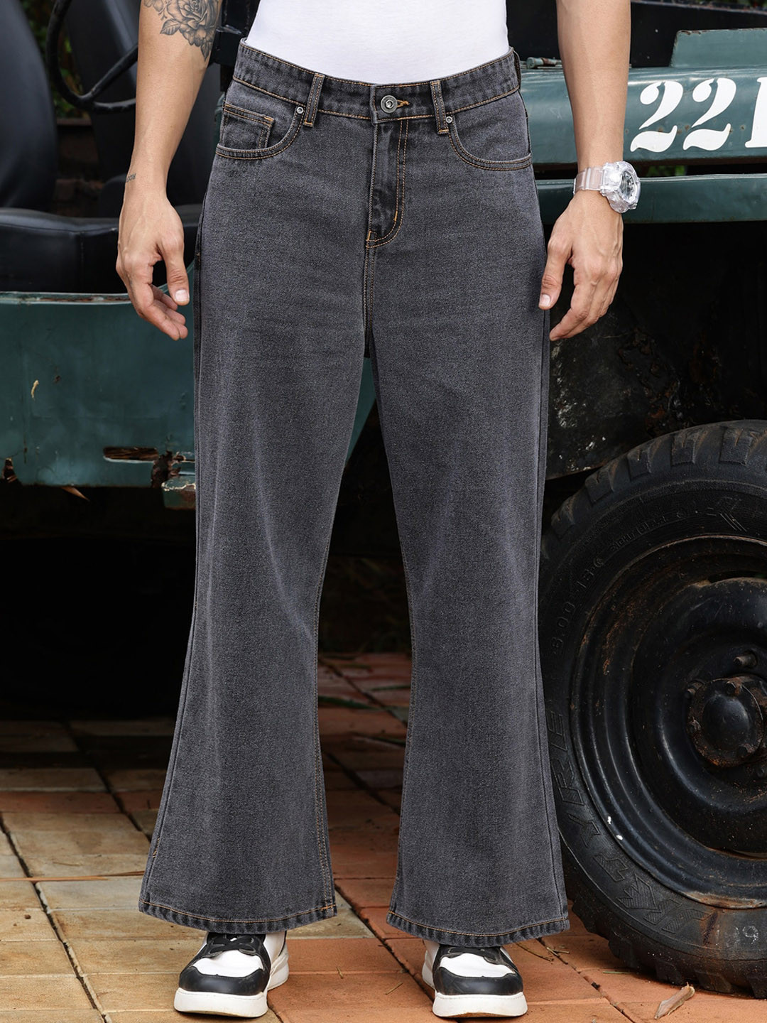 The Roadster Lifestyle Co. Men Grey Bootcut Fit Mid-Rise Clean Look Retro Denims Jeans