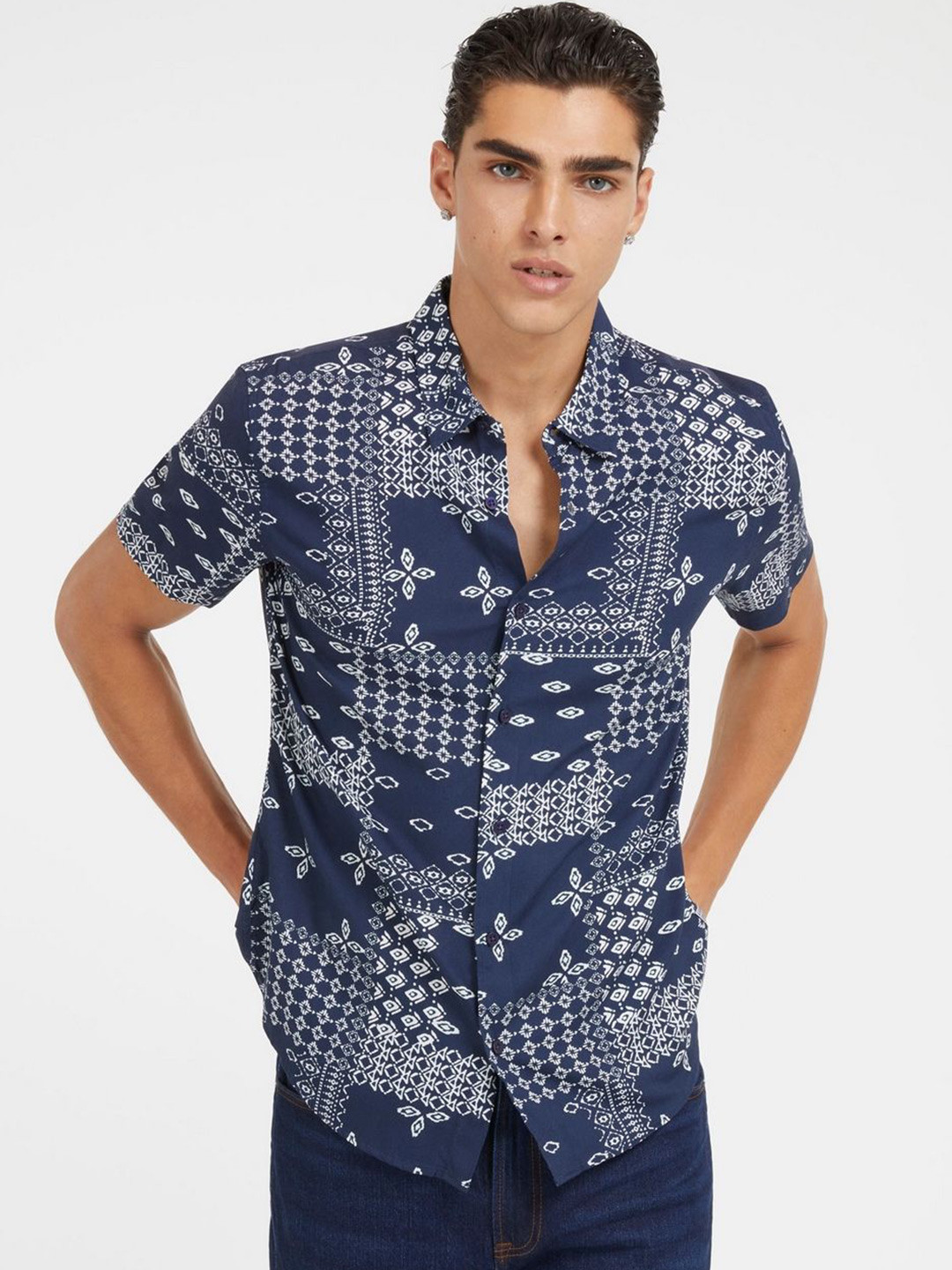 GUESS Men Opaque Printed Casual Shirt