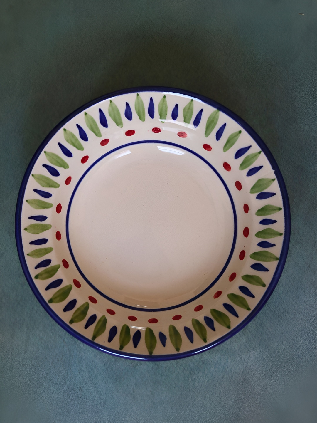 WEAVING HOMES White & Green Ceramic Plates