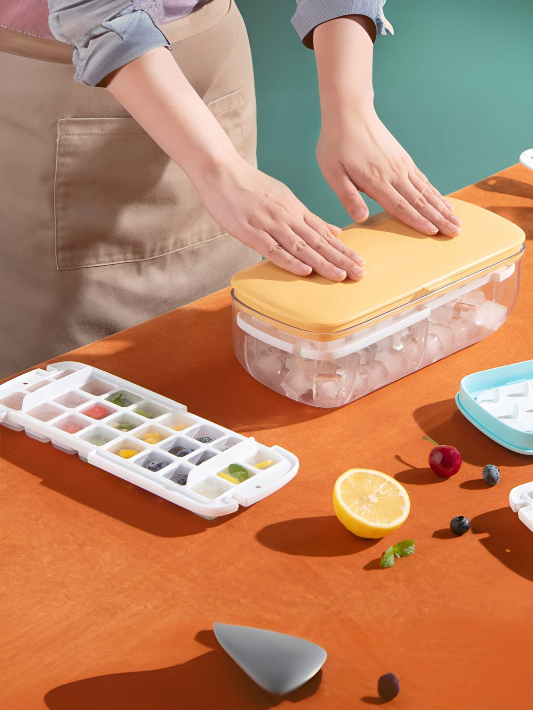 UMAI Yellow & White Rectangular Ice Mould With Storage Box