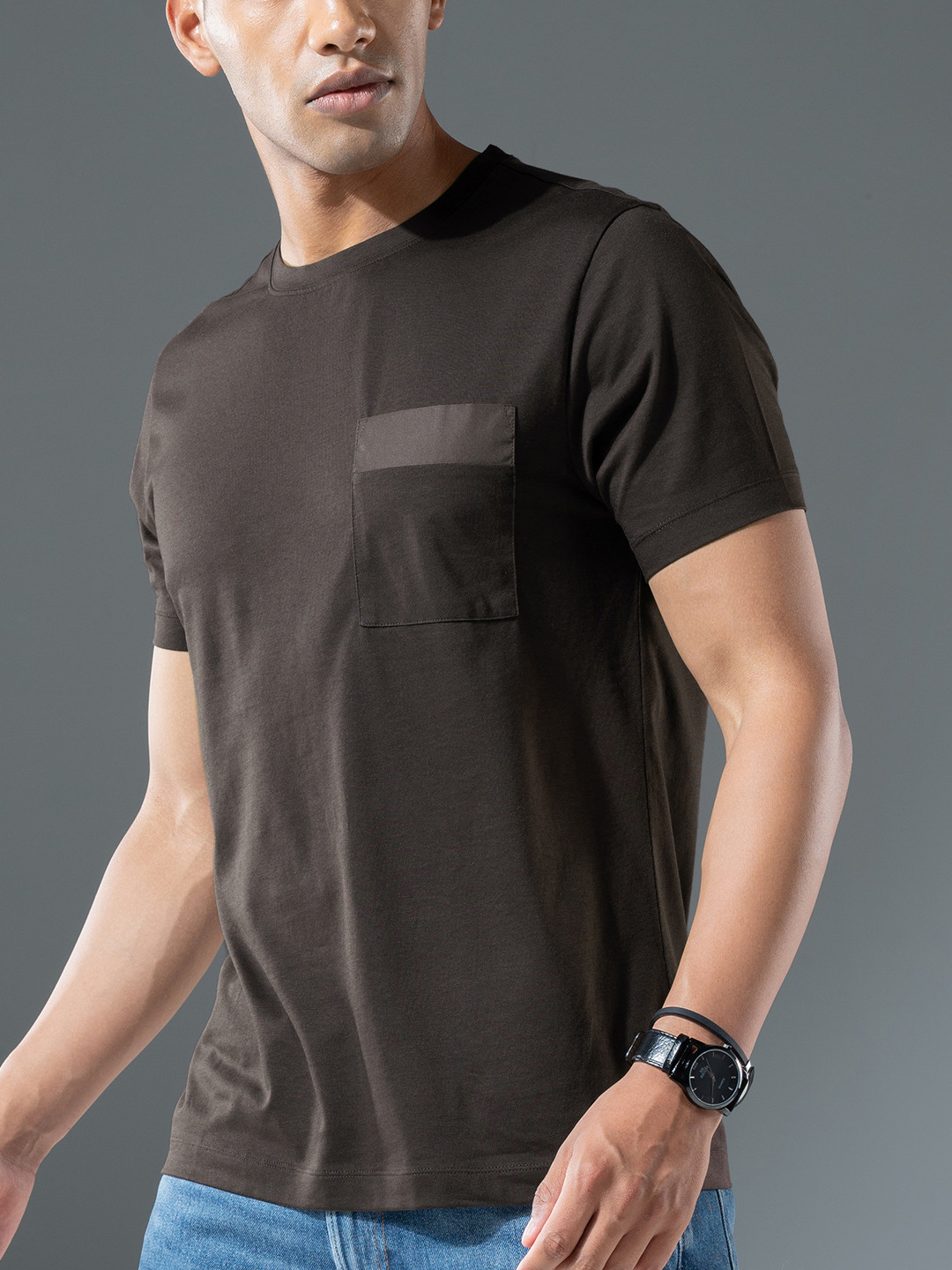 DAMENSCH Round Neck Breeze Elemental Pocket  T-Shirt