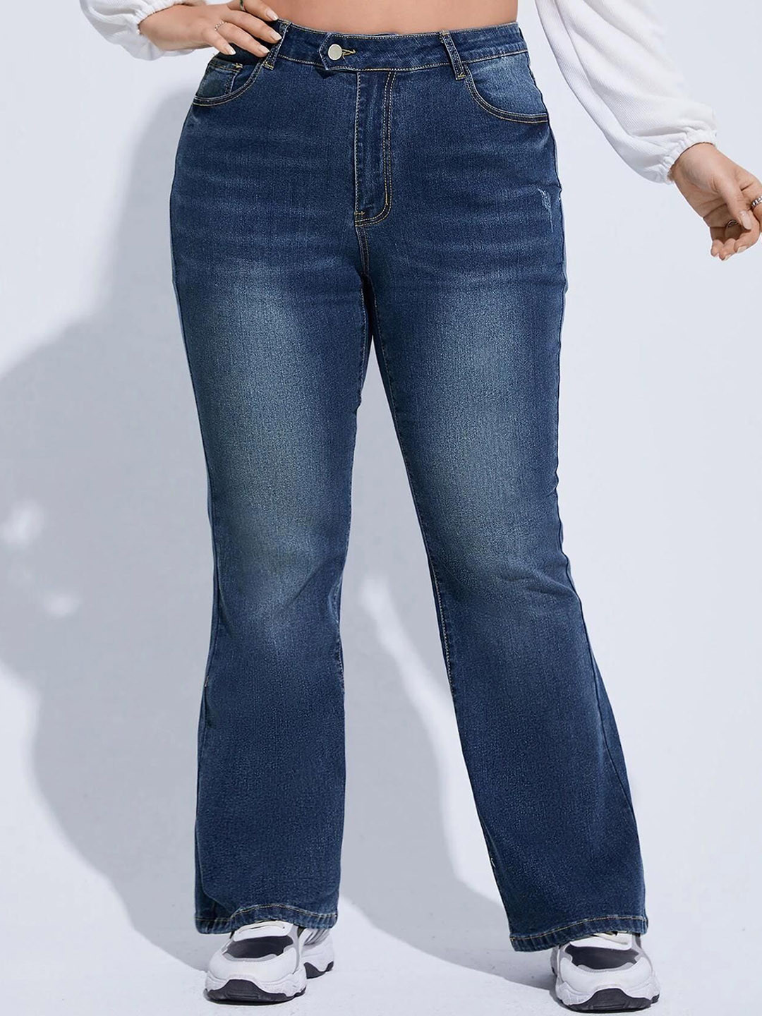 CURVE BY KOTTY Women Plus Size High-Rise Clean Look Light Fade Stretchable Bootcut Jeans