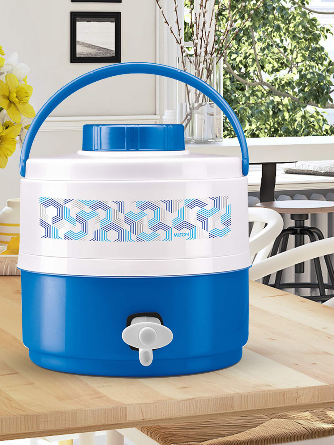 Milton Kool Musafir 5000 Blue PU Insulated Easy to Carry Travel Water Jug 4.8 L