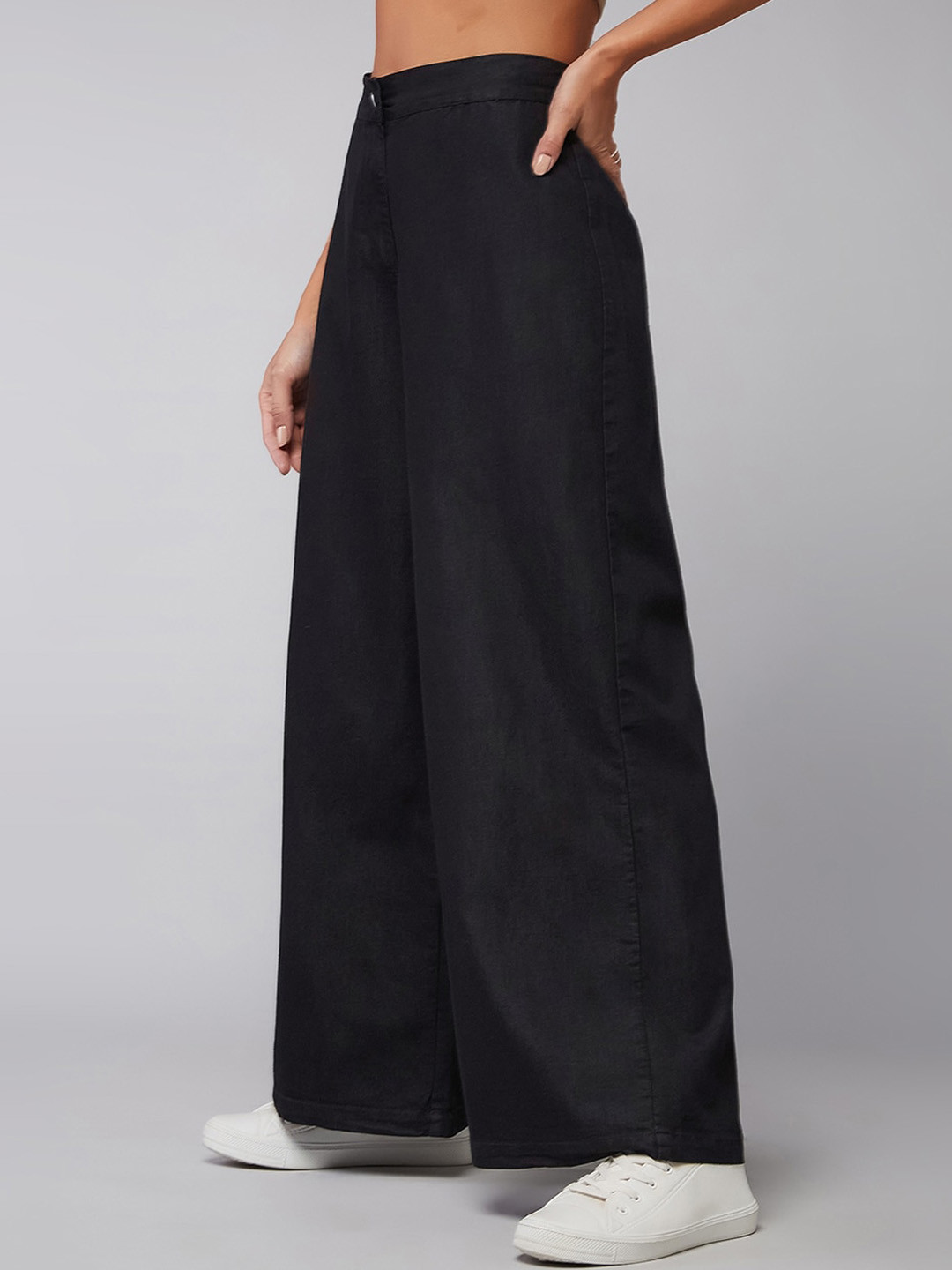 DOLCE CRUDO Black Relaxed Fit Lightweight Denim High Rise Clean Look Stretchable Jeans