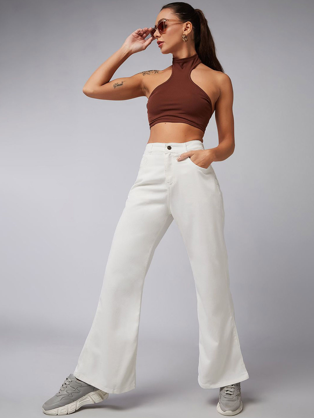 DOLCE CRUDO Straw Hat Women Bootcut High-Rise Clean Look Stretchable Jeans