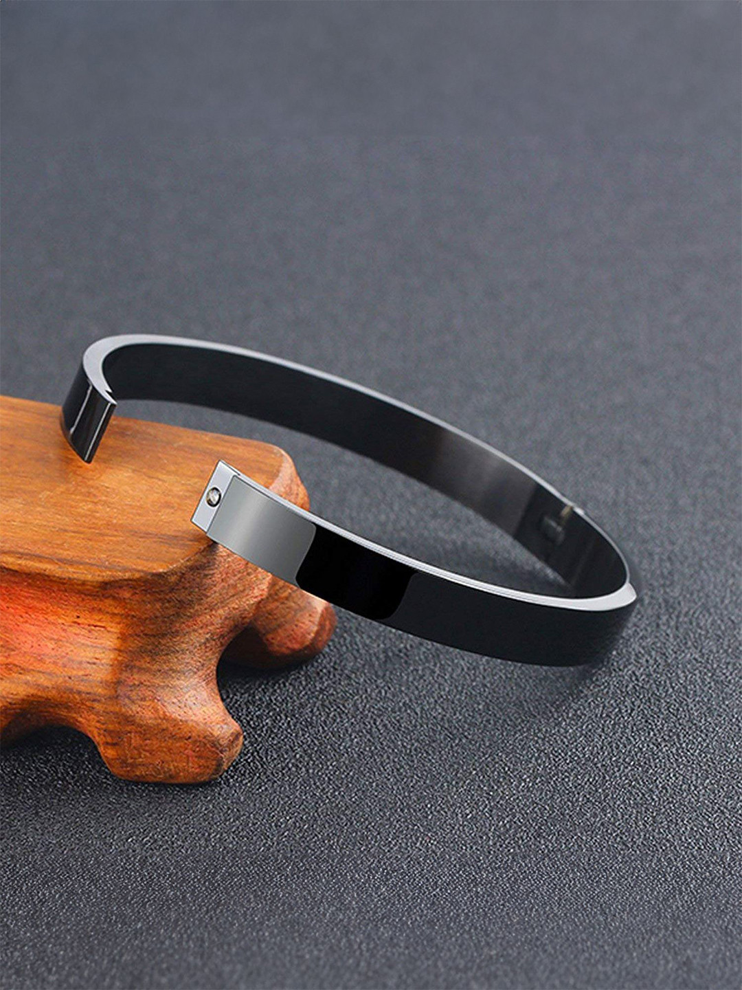 Unwind by Yellow Chimes Unisex Kada Bracelet