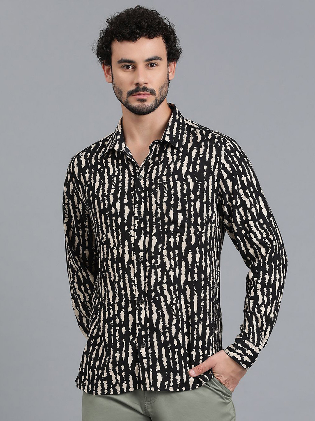 Kotty Black & Cream Abstract Printed Spread Collar Relaxed Fit Casual Shirt