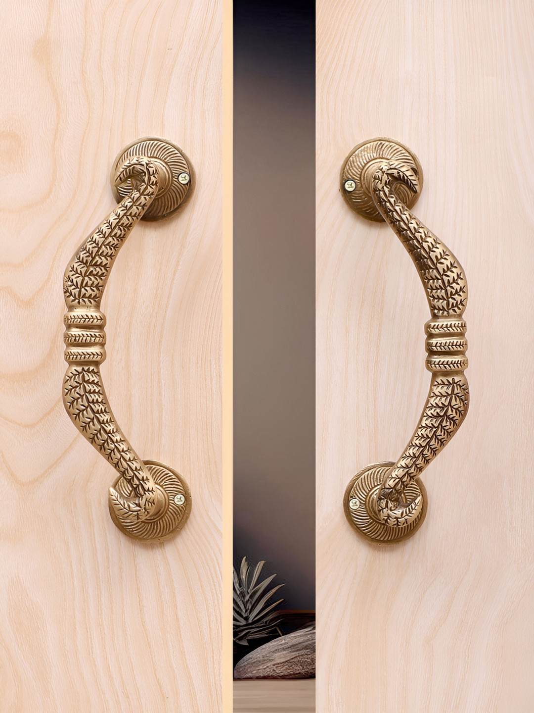 Two Moustaches Brown 2 Pieces Bow Design Brass Door Handle