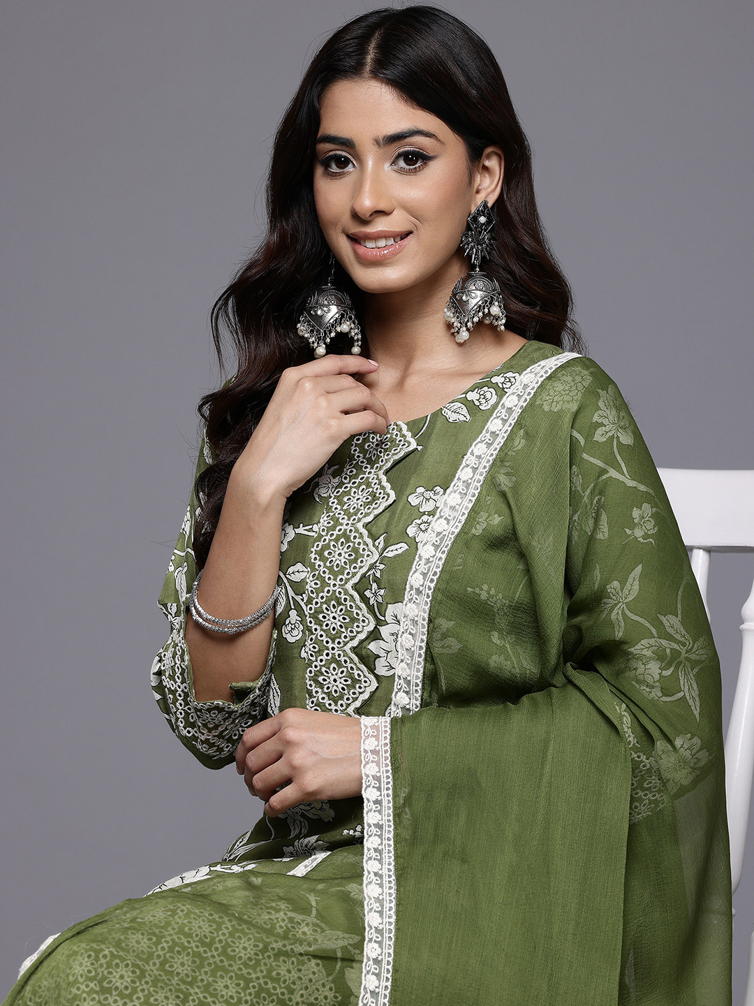 Varanga Women Floral Printed Regular Thread Work Pure Silk Kurta With Trousers & Dupatta