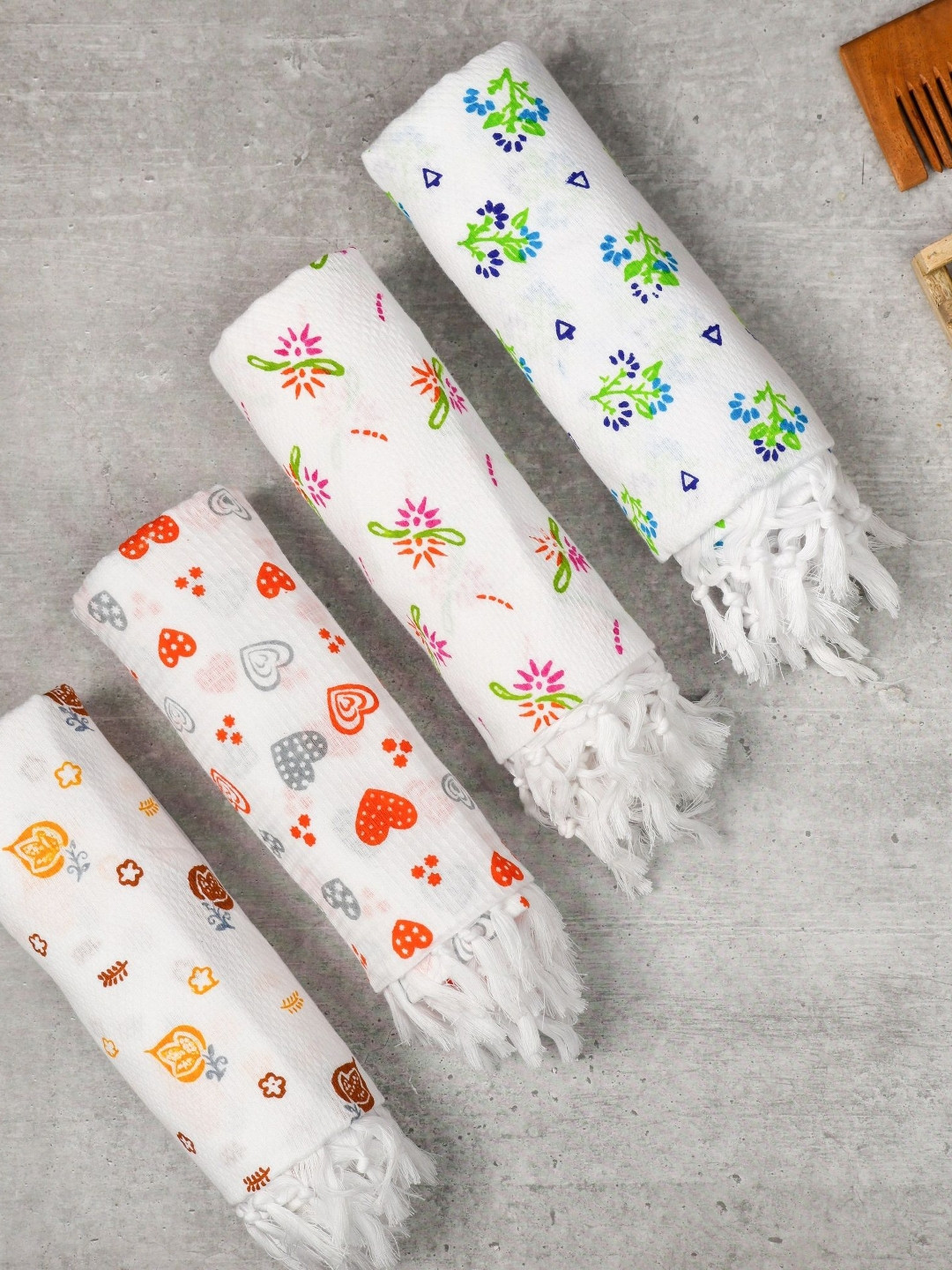ZAHYA White Floral Set of 4 Pure Cotton Feather Light Towel Set