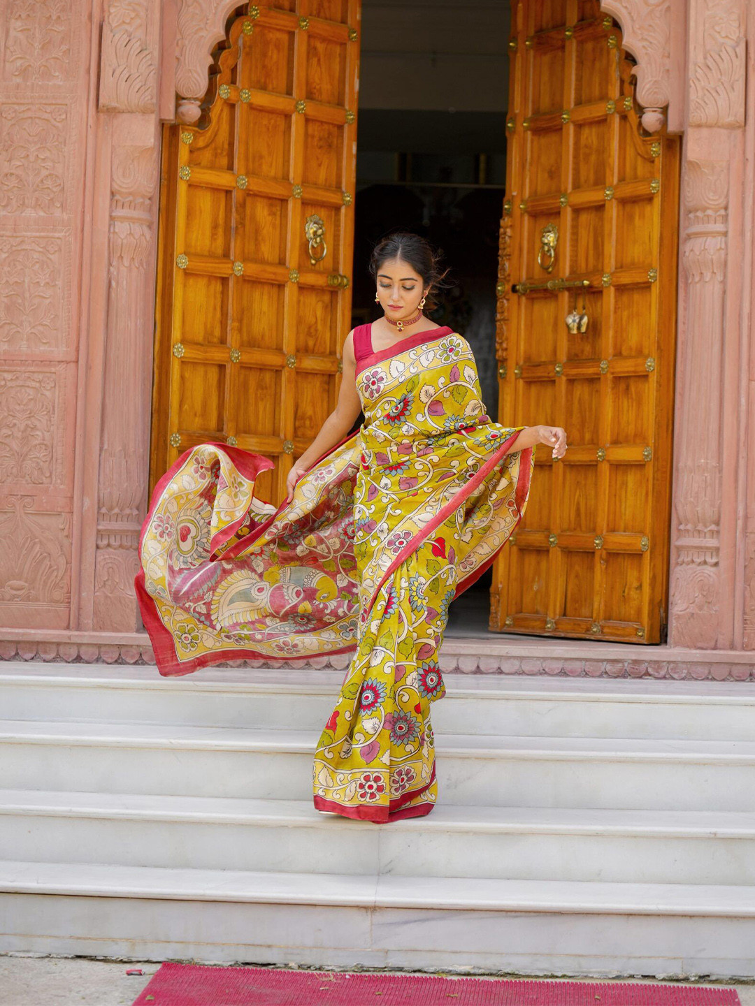 Celeb Styles Ethnic Motifs Pure Linen Saree