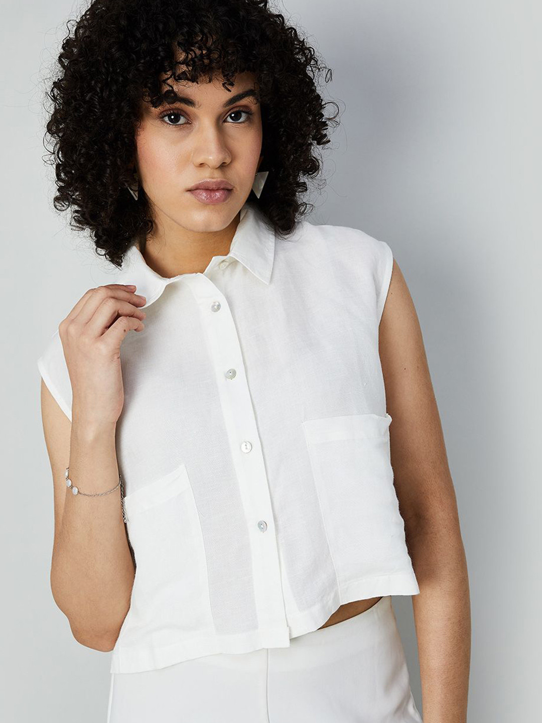 Ginger by Lifestyle Spread Collar Sleeveless Crop Shirt