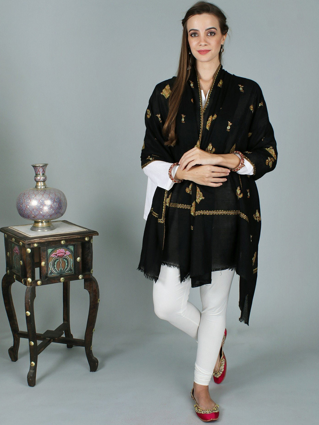 Exotic India Caviar Pure Pashmina Kashmiri Shawl with Elegant Sozni Hand Embroidered Motif