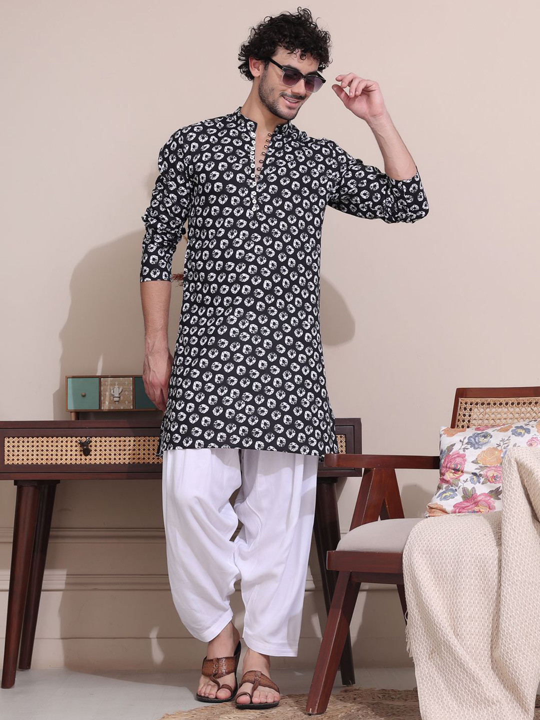 MIDAV Mandarin Collar Bandhani Printed Regular Pure Cotton Straight Kurta with Pyjamas