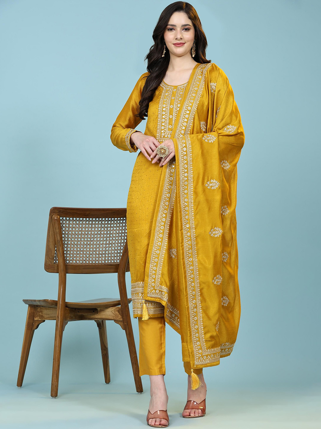 Trendmalls Women Floral Embroidered Regular Sequinned Kurta with Trousers & With Dupatta