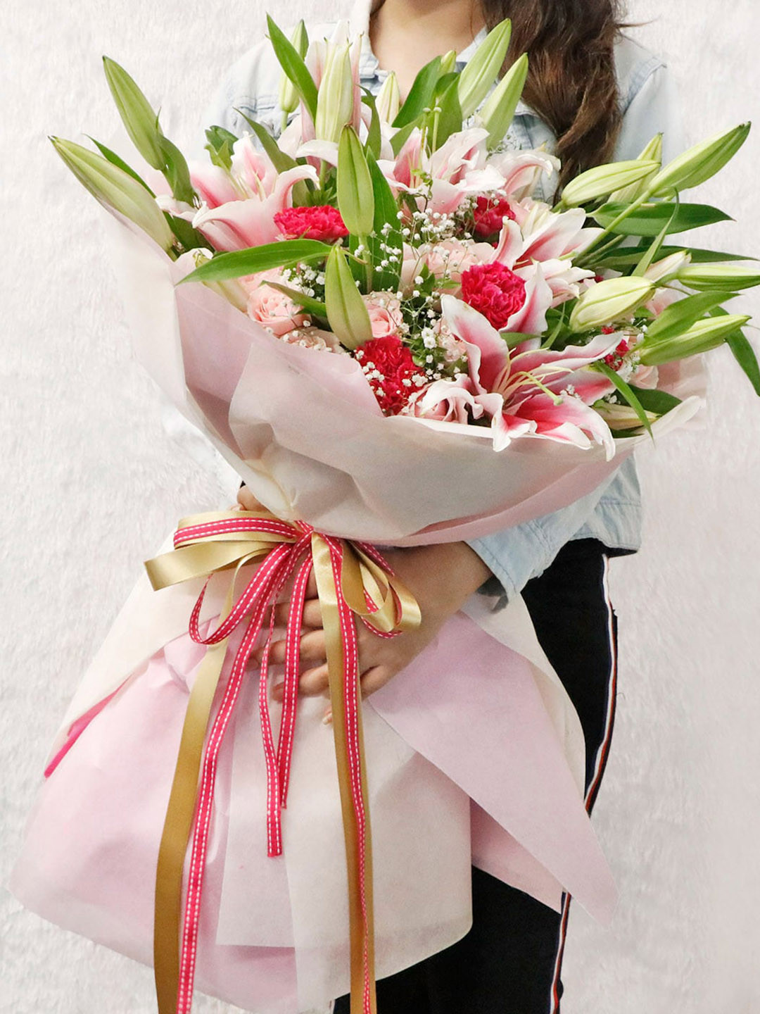 IGP 38-Pcs Lily Roses & Carnations Fresh Flowers Bouquet