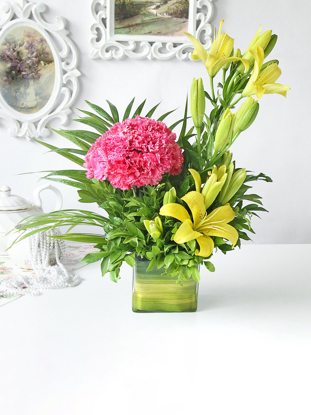 IGP Pink & Green 20 Pieces Mixed Fresh Flower In Vase