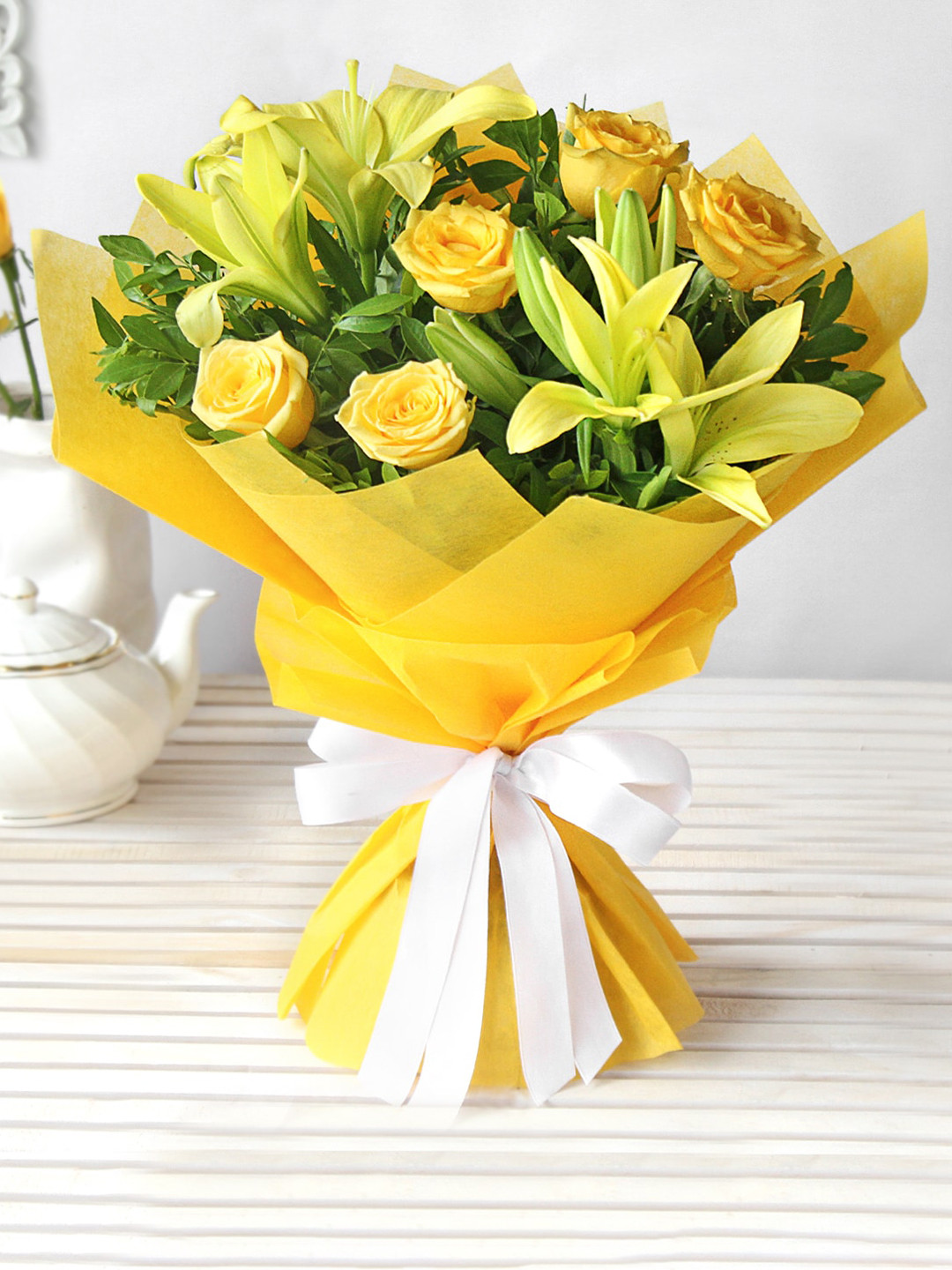 IGP Yellow & Green 8 Pieces Fresh Flower Bouquet