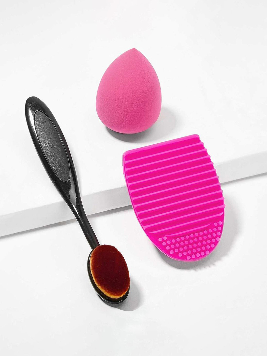 Adbeni Set Of 3 Assorted Makeup Sponges With Makeup Brush