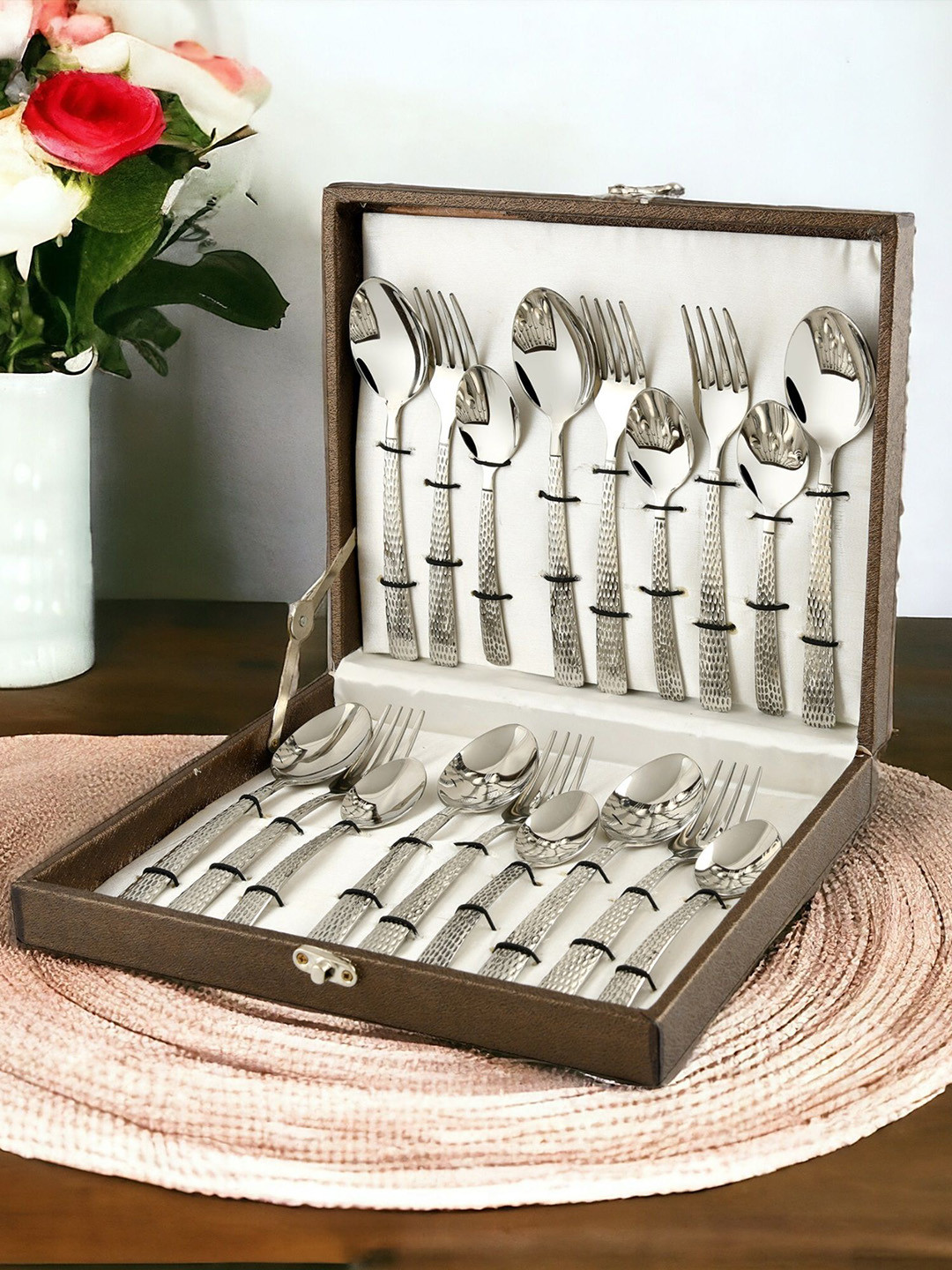 FNS Pack Of 18 Stainless Steel Cutlery Set