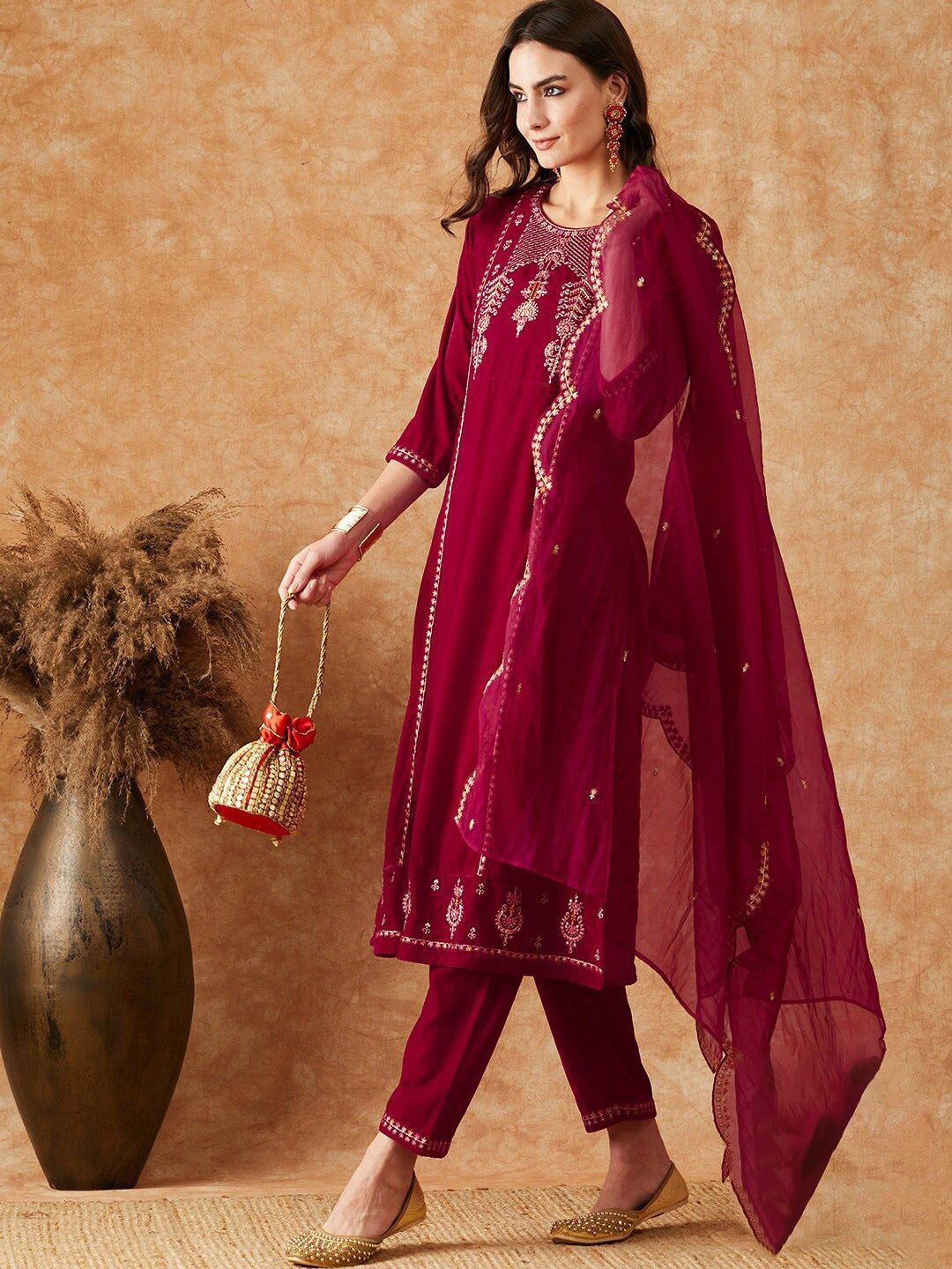 Trendmalls Women Floral Embroidered Regular Sequinned Velvet Kurti set With Dupatta