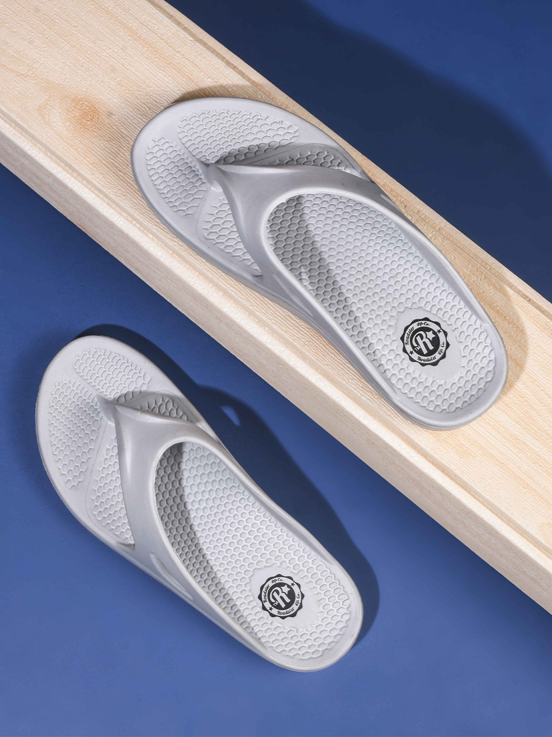 The Roadster Lifestyle Co Men Textured Thong Flip Flops