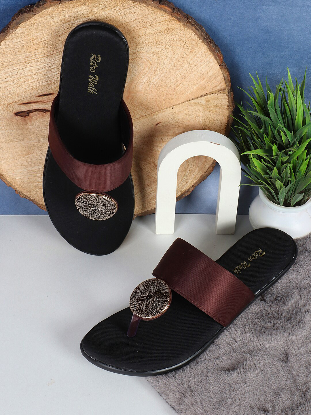 Retro Walk Women Colourblocked T-Strap Flats