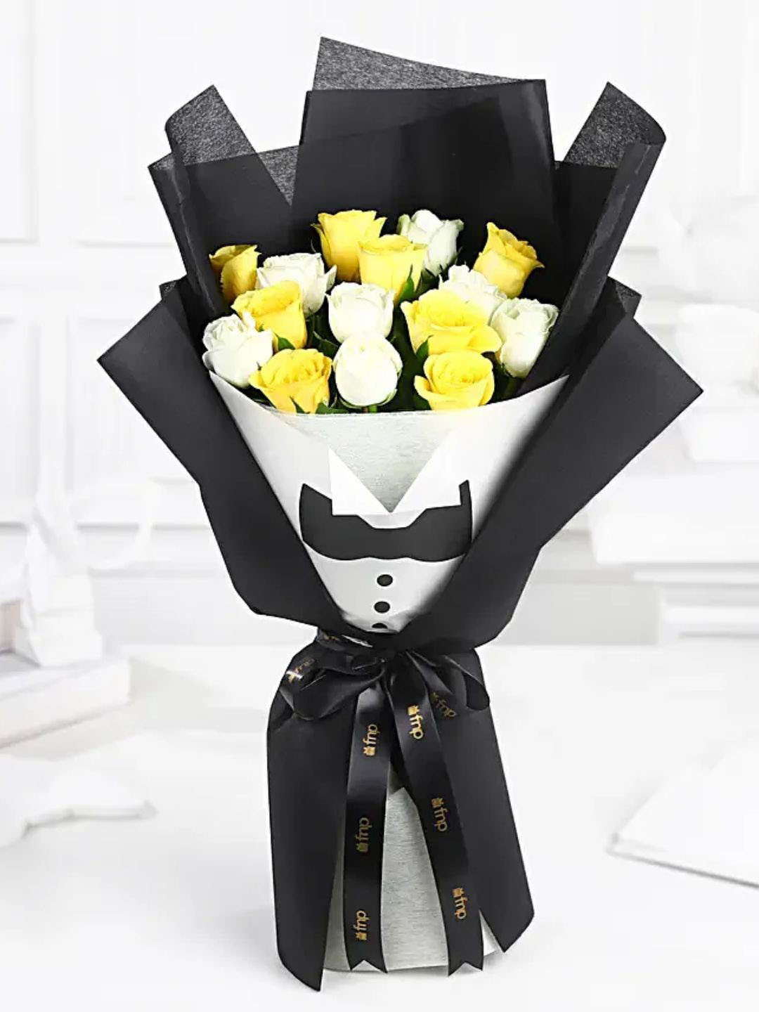 fnp 15-Pcs Yellow & White Roses Fresh Flowers Bouquet