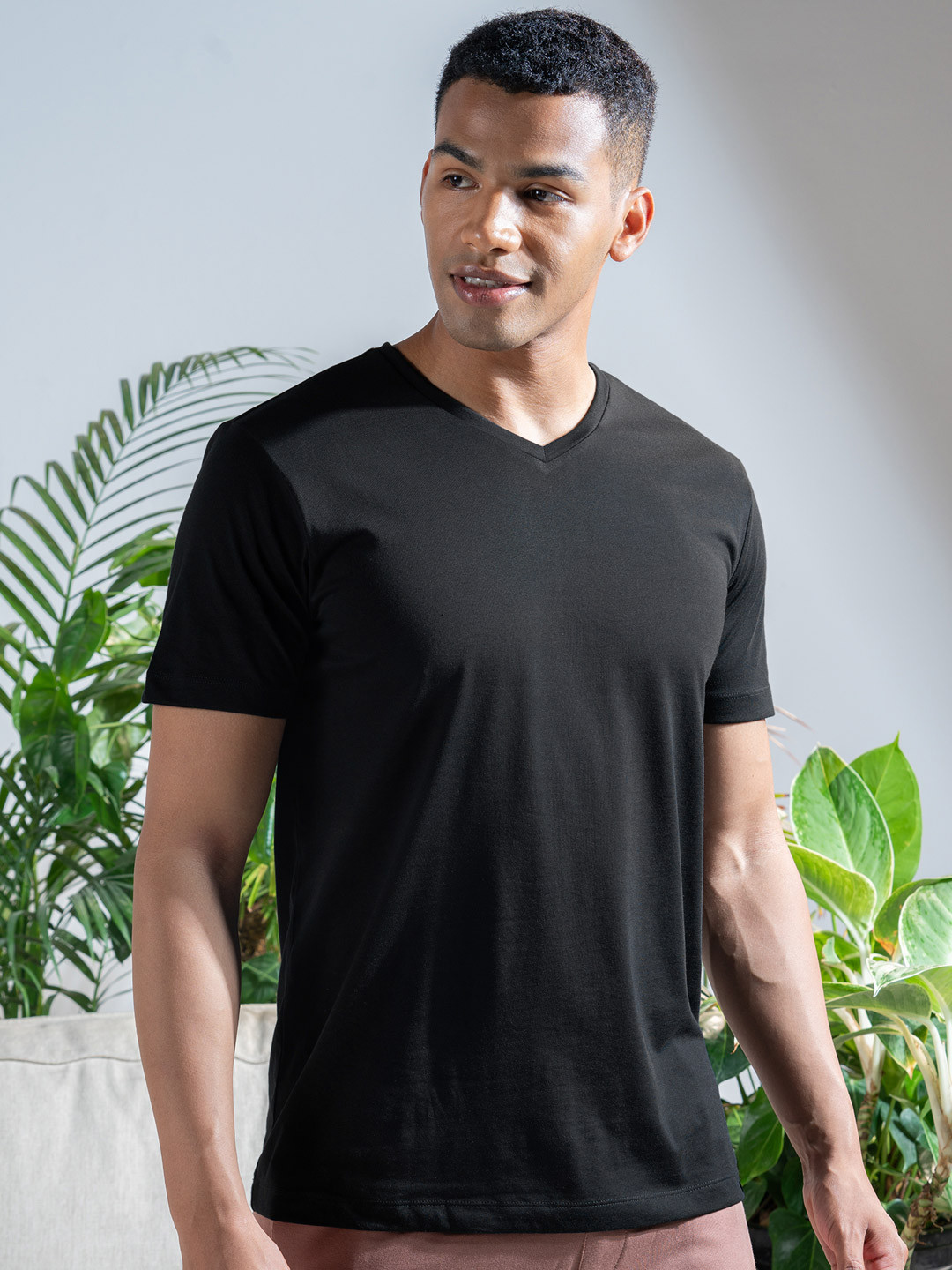 DAMENSCH Breeze Ultralight V-Neck Solid T-Shirt