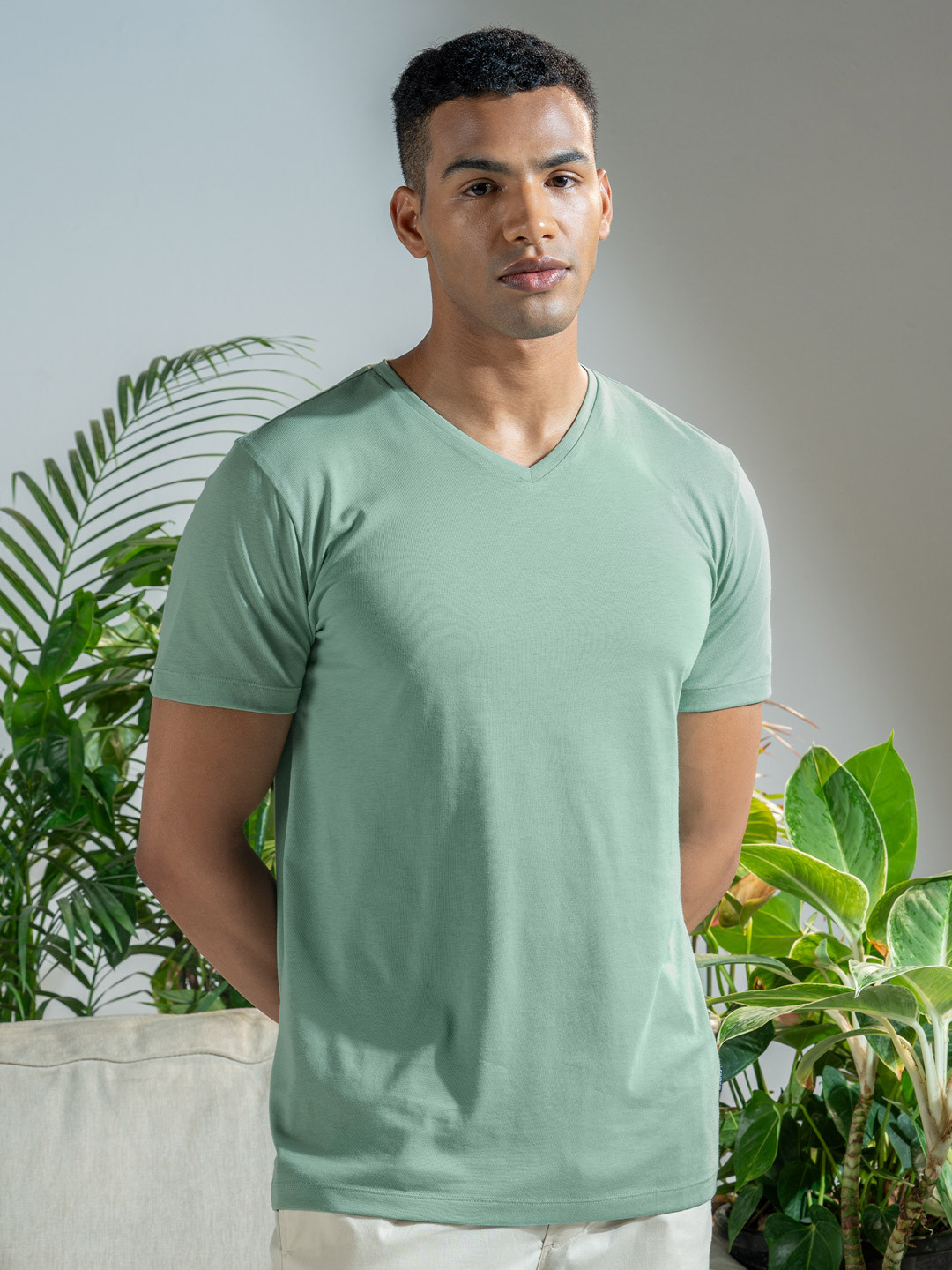 DAMENSCH Breeze Ultralight V-Neck Solid T-Shirt