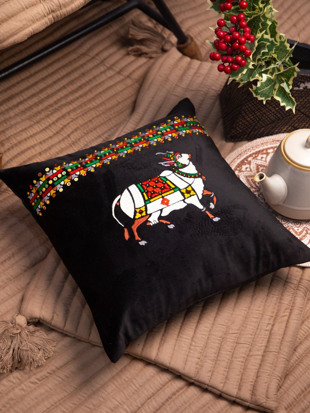 STUDIOHMK Animal Black Embroidered Velvet Durable Square Cushion Covers - 15.7 x 15.7 In