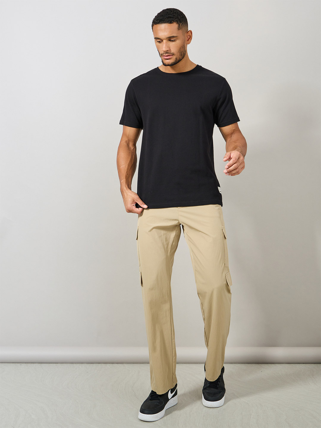 Styli Men Relaxed Fit Nylon Cargo Pants