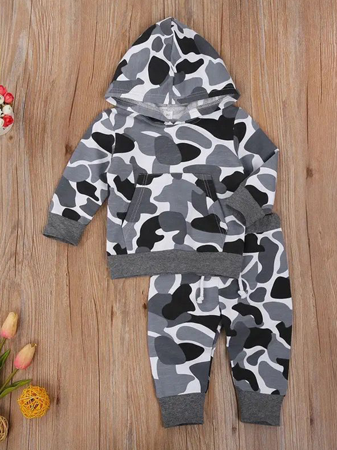 TrendyKid Boys Printed Hood Neck Clothing Set