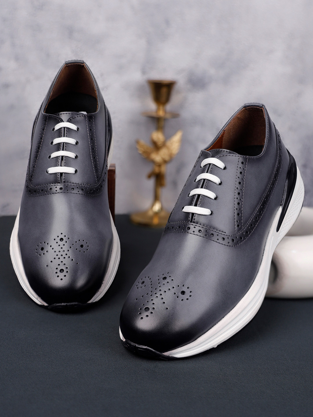 LOUIS STITCH Men Leathere Sneaker Cushioned Casual Shoes