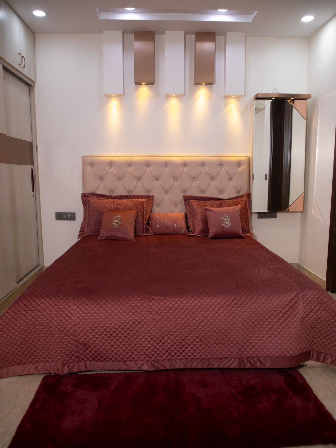 STUDIOHMK Maroon Self Designed Velvet 180 to 249 GSM Double King Bed Cover Set