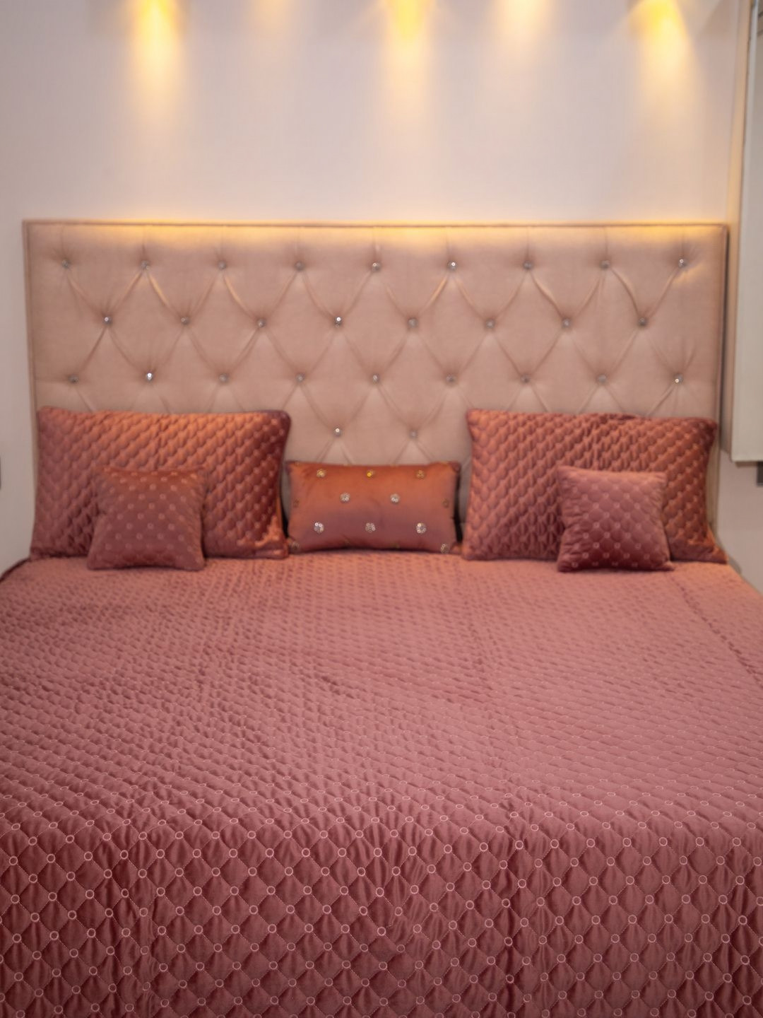 STUDIOHMK Red Self Designed Velvet 180 to 249 GSM Double King Bed Cover Set