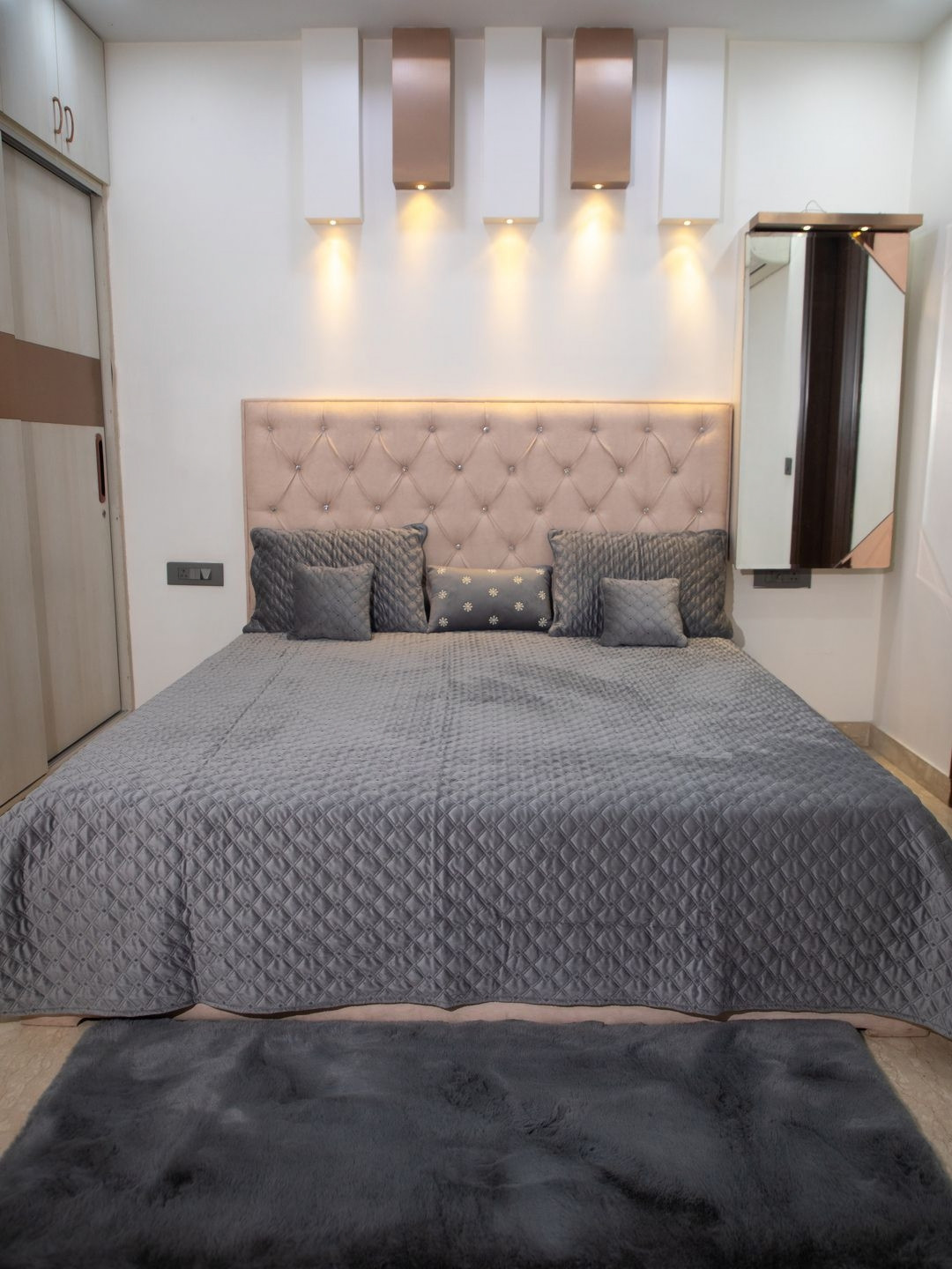 STUDIOHMK Grey Self Designed Velvet 180 to 249 GSM Double King Bed Cover Set