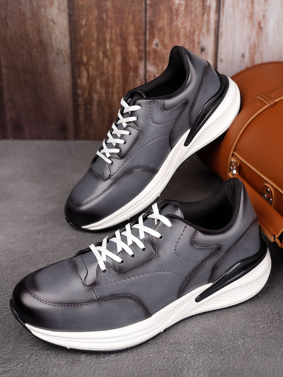 LOUIS STITCH Men's Dutch Leatherette Fashion Sneaker Cushioned Casual Shoes