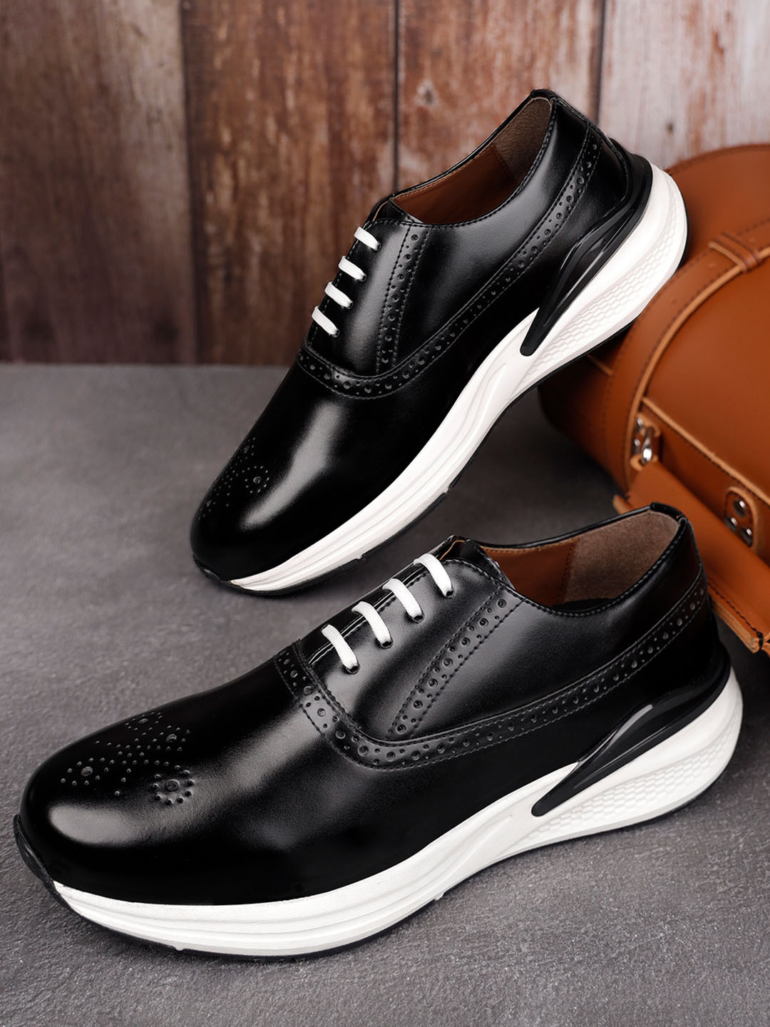 LOUIS STITCH Men's Egyptian Black Leather Fashion Brogues Cushioned Casual Shoes