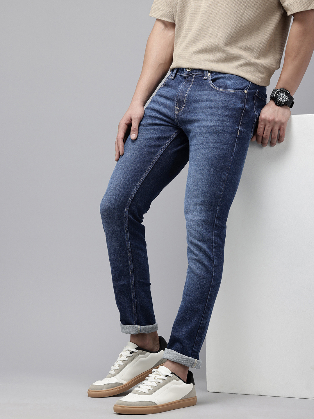 SPYKAR Men Slim Fit Low-Rise Heavy Fade Stretchable Jeans