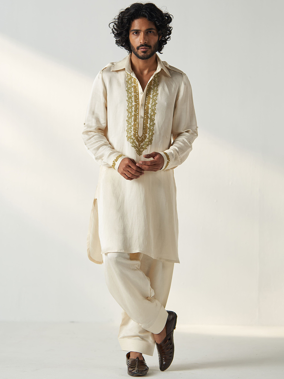 STUDIO BAGECHAA Men Floral Yoke Design Regular Thread Work Linen Kurta with Pyjamas