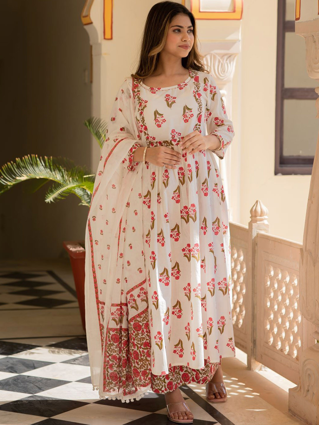 VASVI Women Floral Printed Sequinn Pure Cotton Kurta with Trousers & With Dupatta