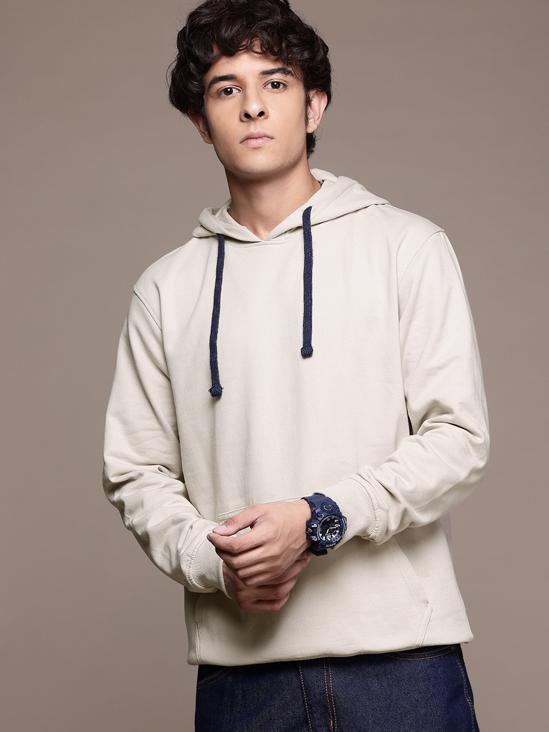 Roadster Solid Regular Fit Kangaroo Pocket Hooded Sweatshirt