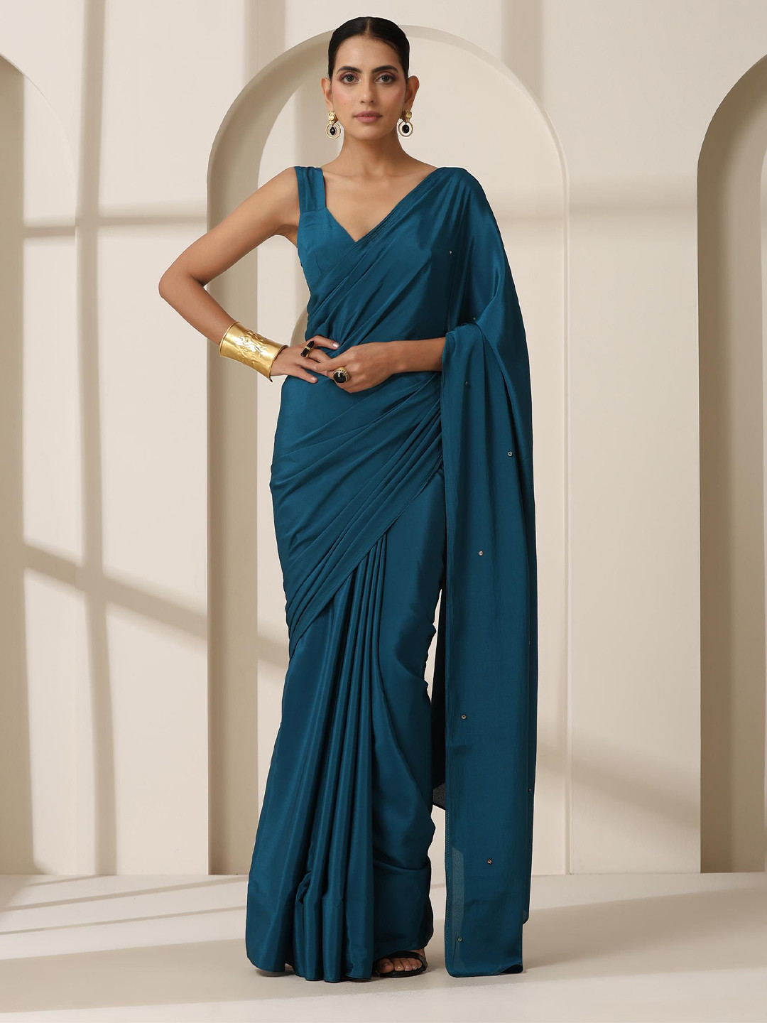 Swtantra Solid Saree with Minimal Embellishment