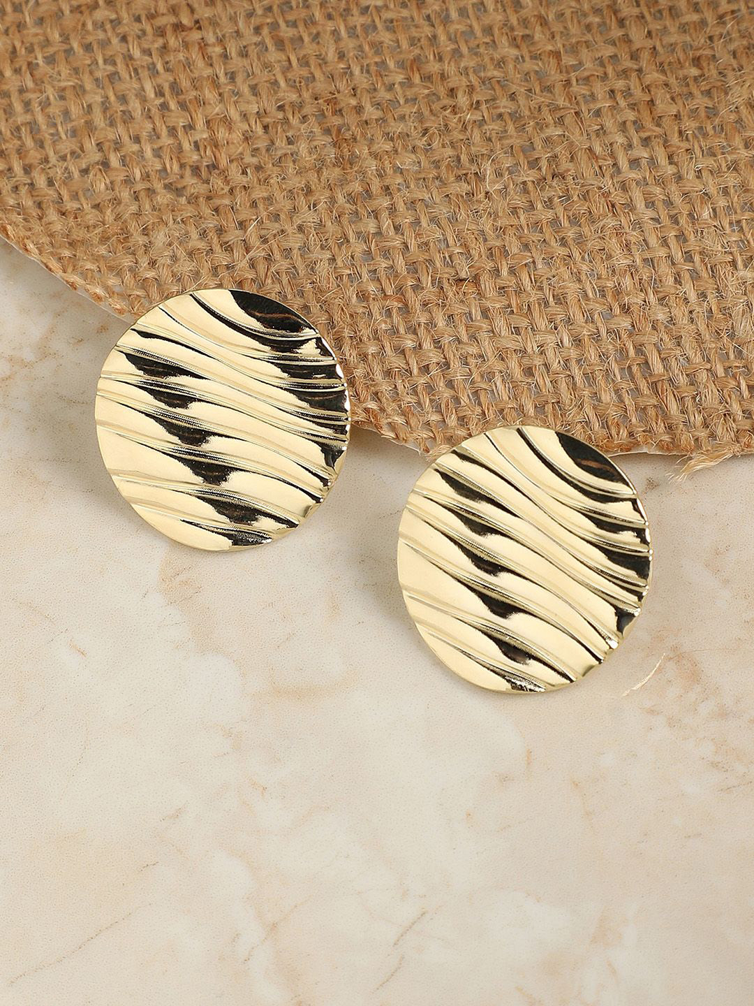 SOHI Gold-Plated Dented Lined Circular Studs Earrings