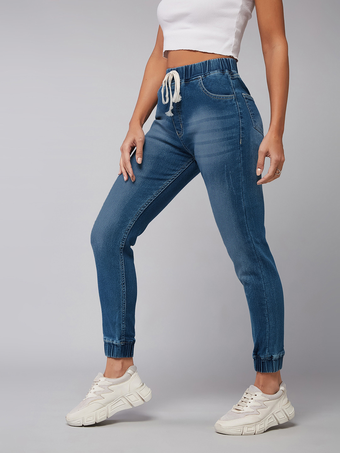 The Roadster Lifestyle Co Under The Boardwalk Light Fade Relaxed Fit Stretchable Jeans