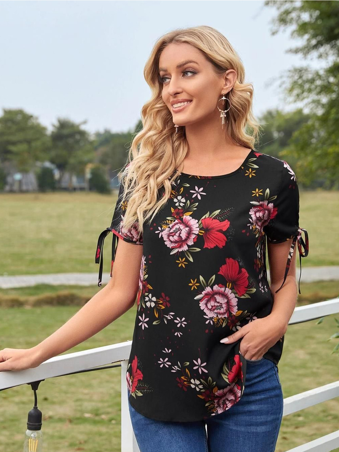Kotty Floral Printed Round Neck Crepe Top